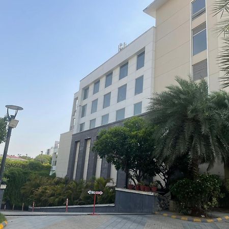 V Retreat Gurgaon Hotel ภายนอก รูปภาพ