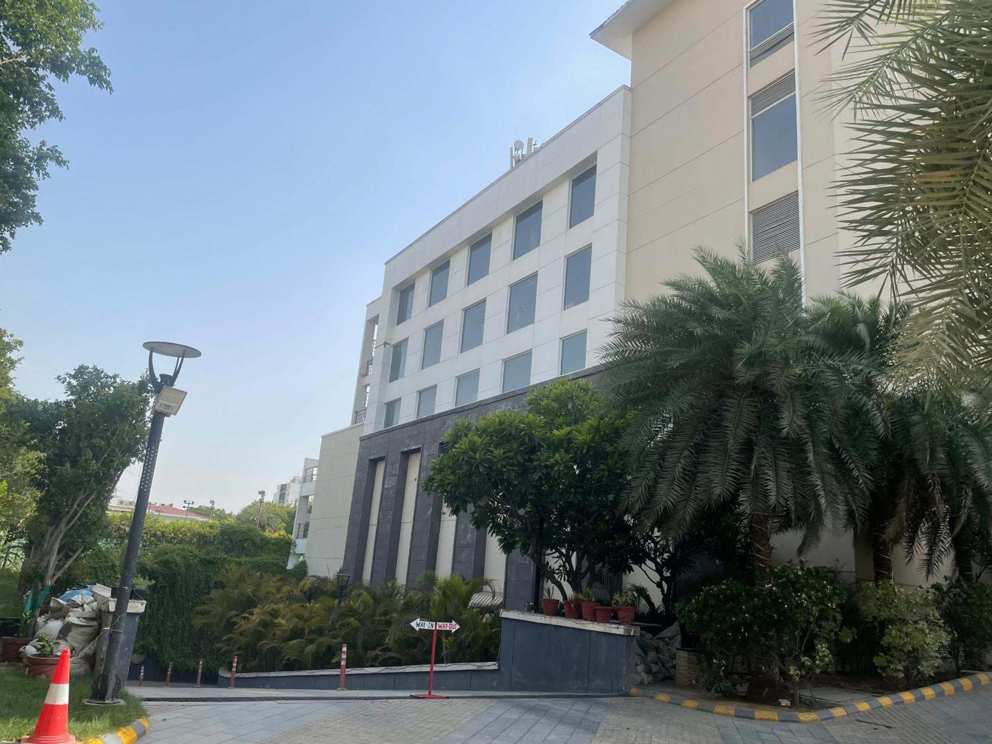 V Retreat Gurgaon Hotel ภายนอก รูปภาพ