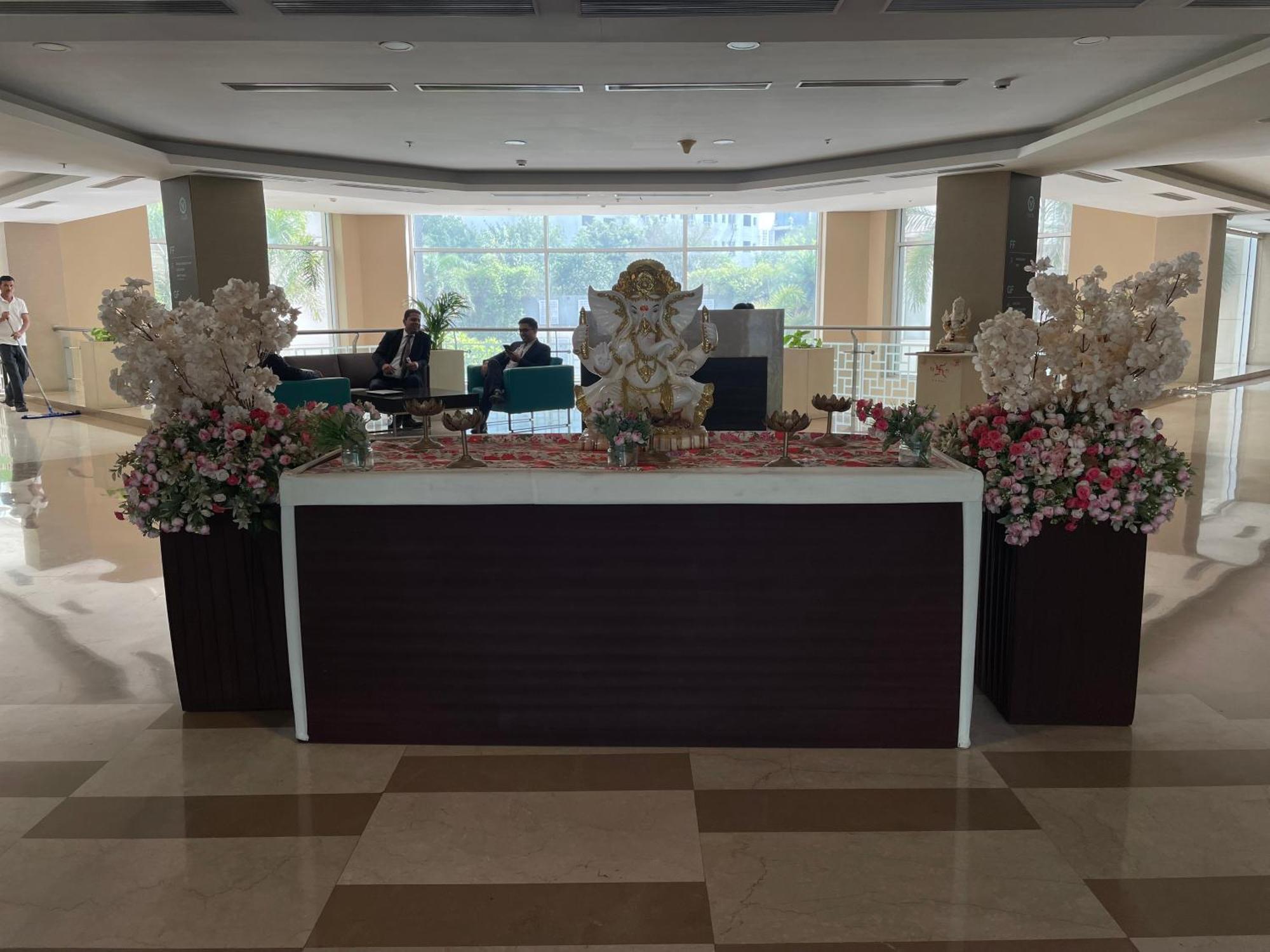 V Retreat Gurgaon Hotel ภายนอก รูปภาพ
