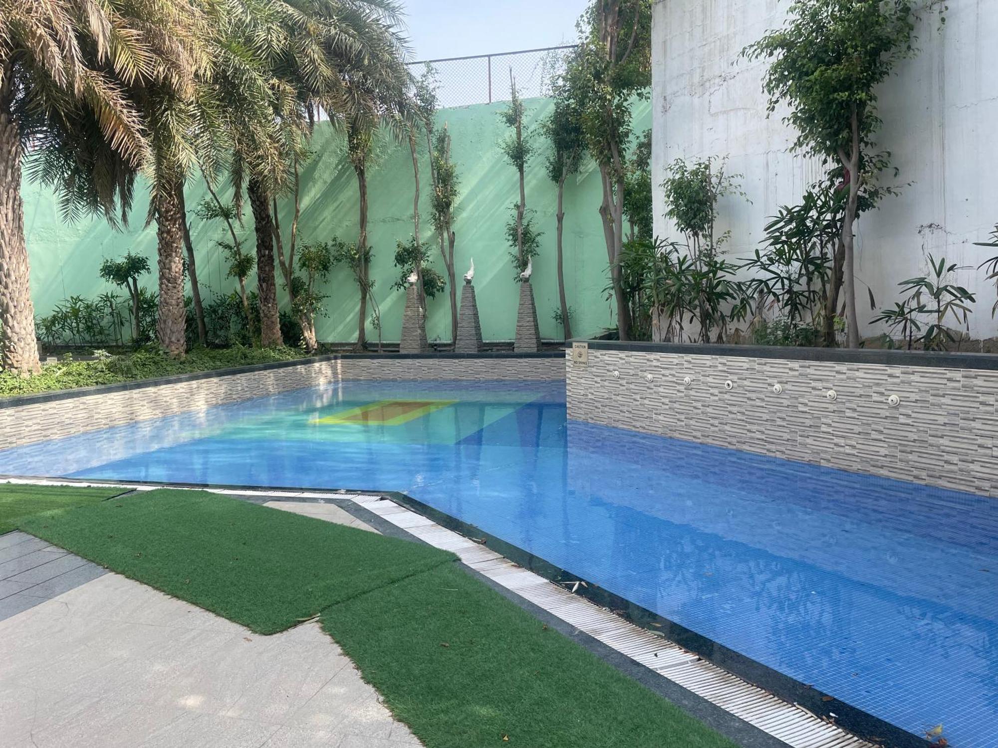 V Retreat Gurgaon Hotel ภายนอก รูปภาพ