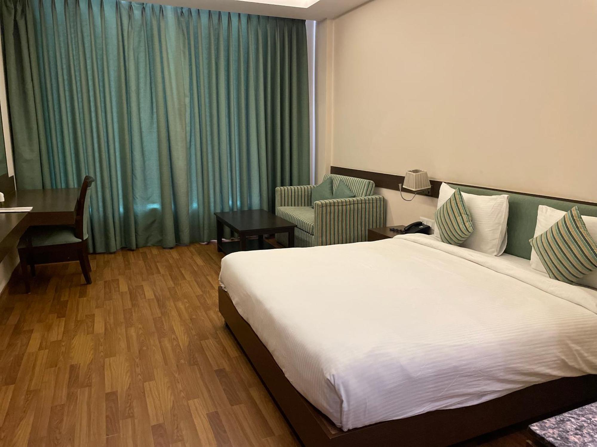 V Retreat Gurgaon Hotel ภายนอก รูปภาพ