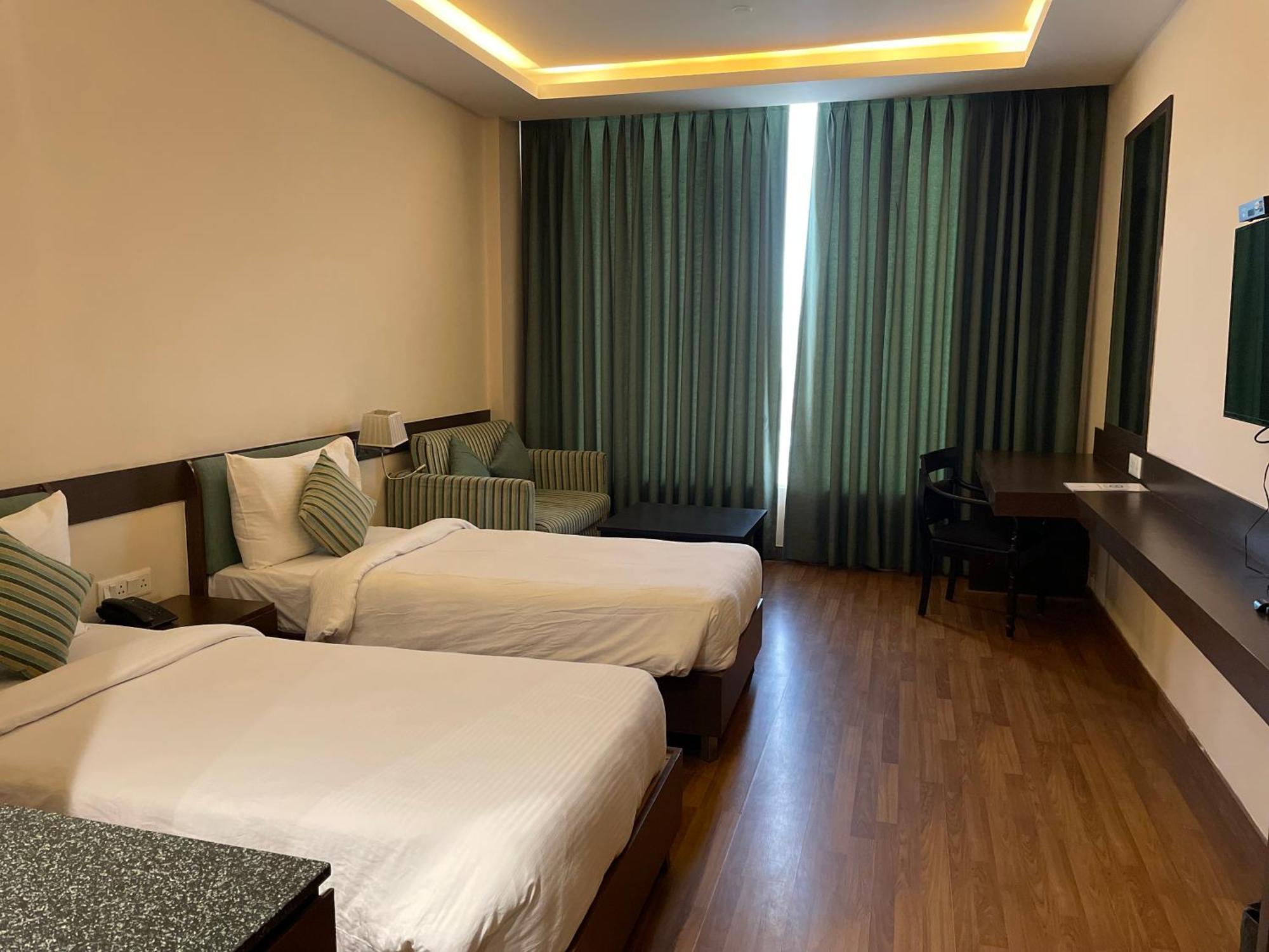 V Retreat Gurgaon Hotel ภายนอก รูปภาพ